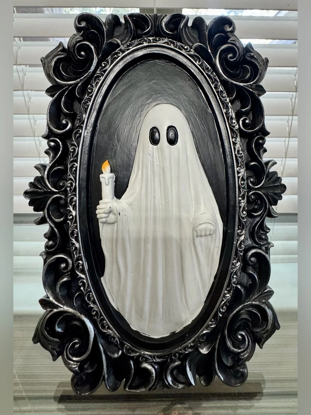 Gothic Ghost Holding Candle Cat 3D Oval Frame Set NWT